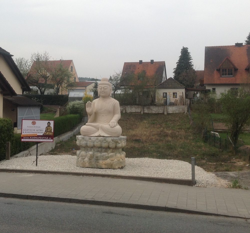 Ein Klinsmann Buddha Am Altstadtring In Hilpoltstein